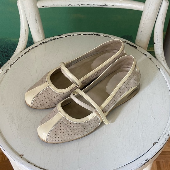 Nike ballet sporty flats size 7 - Picture 1 of 2